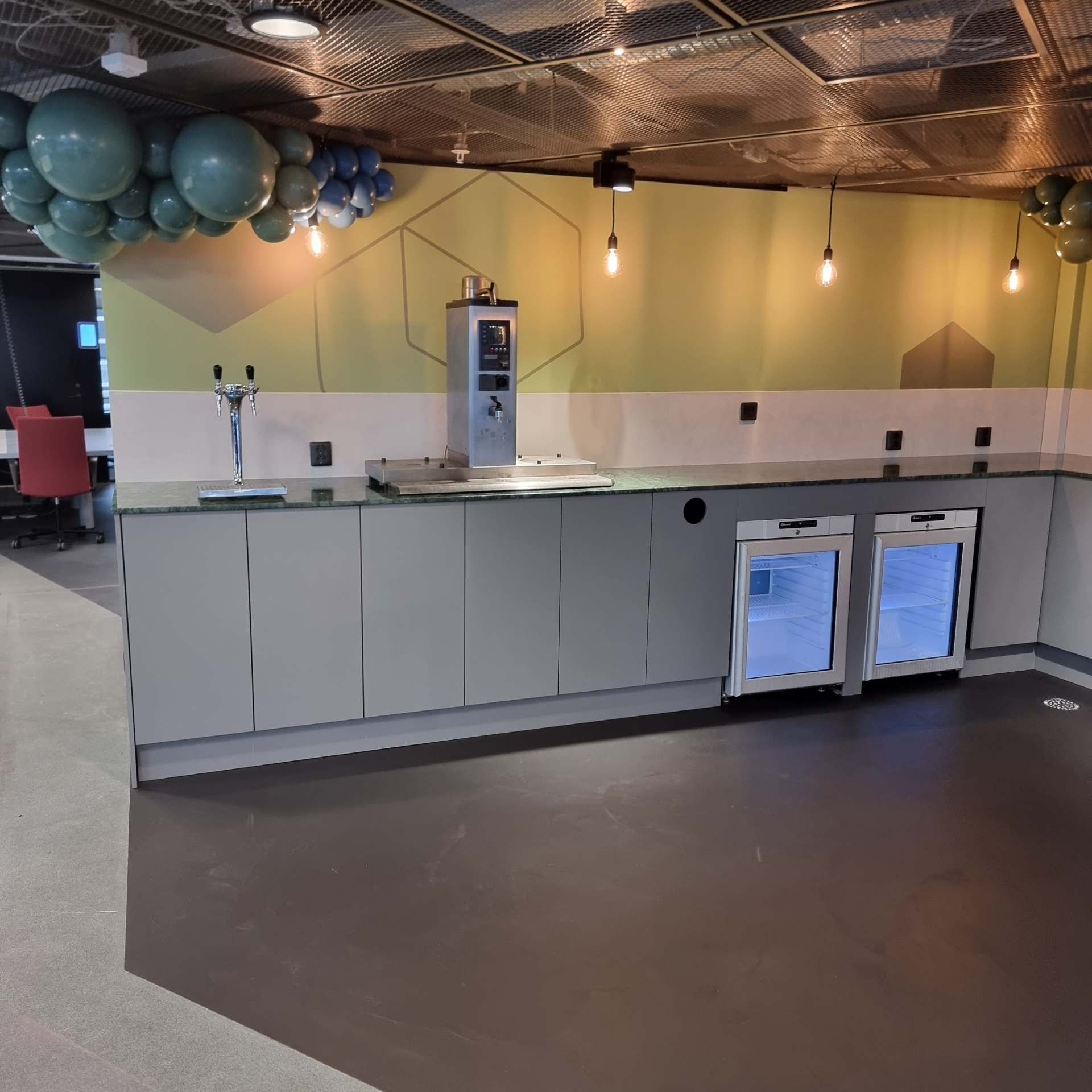 Microcement i kommersiell miljö — företagslokal i Stockholm